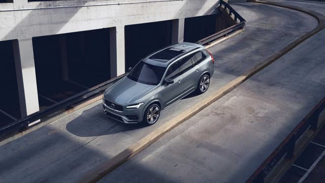 Front Right Three Quarter Image - 14072